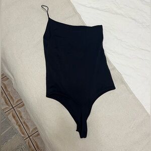 Aritzia Babaton off the shoulder bodysuit